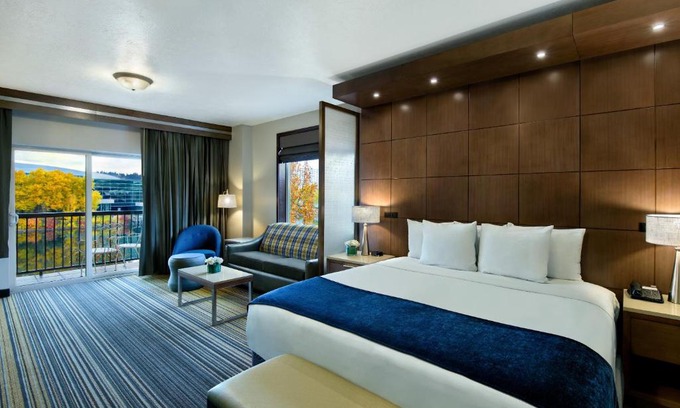 Riverside Hotel | Oxford Suites Spokane Downtown