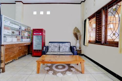 Jalaksana Hotel | OYO 1I3676 'Wisma Al-fahmi Syariah