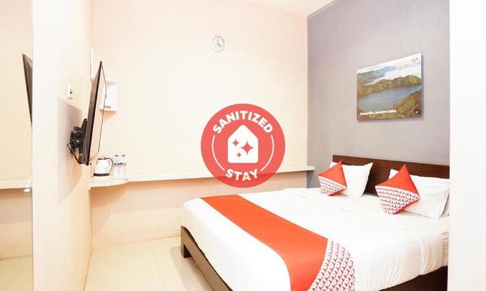 Darmo Hotel | OYO 240 Audah Sevana Syariah Hotel