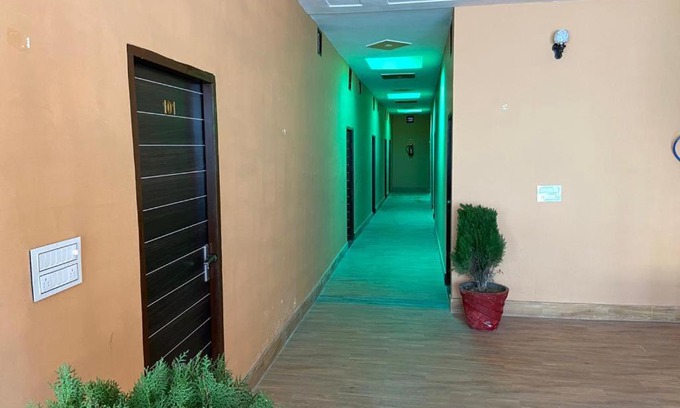 Bulandshahr Hotel | OYO 86267 Hotel Sweet Dream