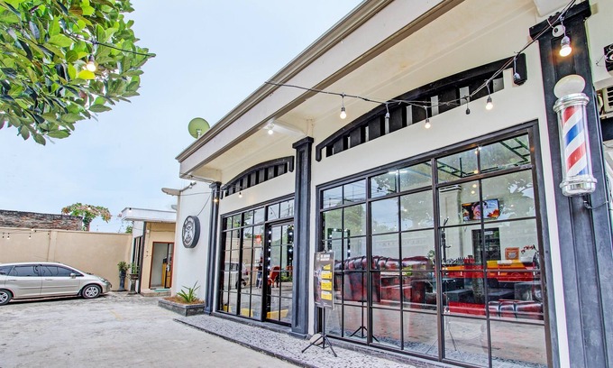 Rembang Hotel | OYO Life 92184 Mr Brown Homestay