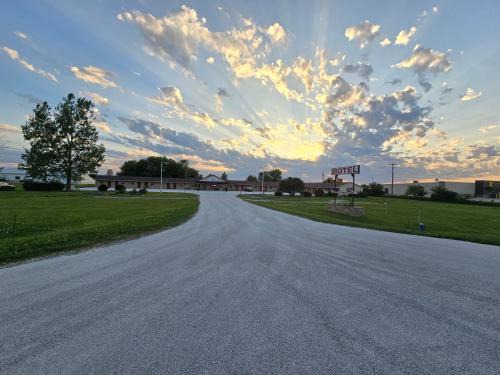 Eagle Grove Hotel | OYO Sandman Inn