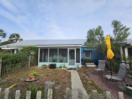 Lanark Village House | Oyster Bay Bungalow