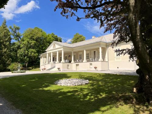 Hermanovce Resort | Péchy Castle