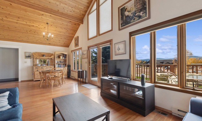 Bigfork House | P.A.s Retreat - Picturesque views and access to Flathead River/Flathead