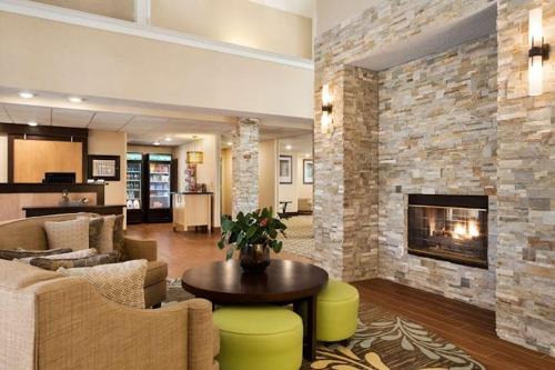Maumee Hotel | P2P Suites