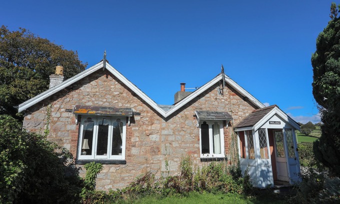 Llandudno Junction Cottage | PABO LODGE, pet friendly, with open fire in Llandudno