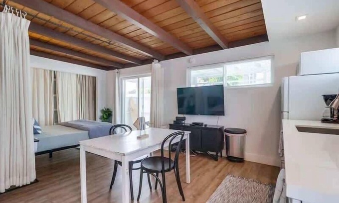 North Pacific Beach Apartment | Pacific Beach Studio Short Walk to Ocean