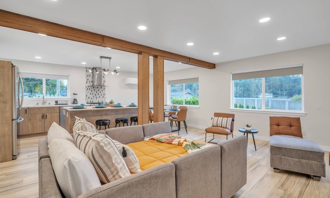 Tukwila House | Pacific Northwest Retreat Duplex 3min from Seattle by RedAwning