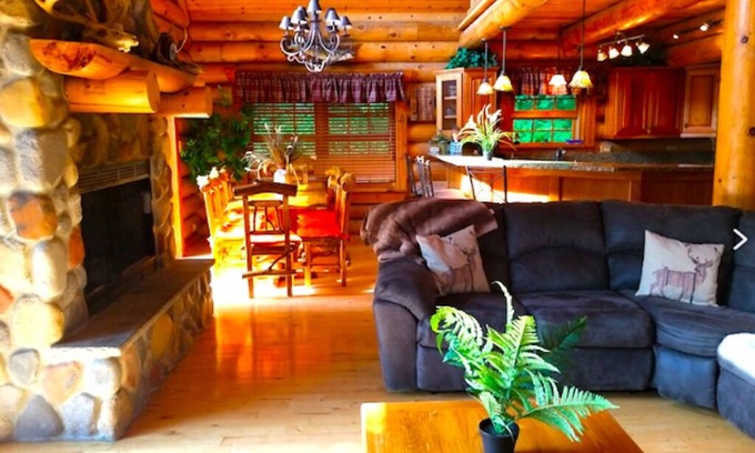 Harpers Ferry Cabin | Paint Creek Lodge w/Hot Tub & Swimming Pond. 5 Bedroom Cabin