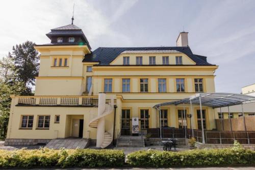 Jiloviste Hotel | Palace Inn