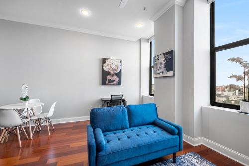 Olde Kensington Apartment | Palatial 1br W Rooftop Pool