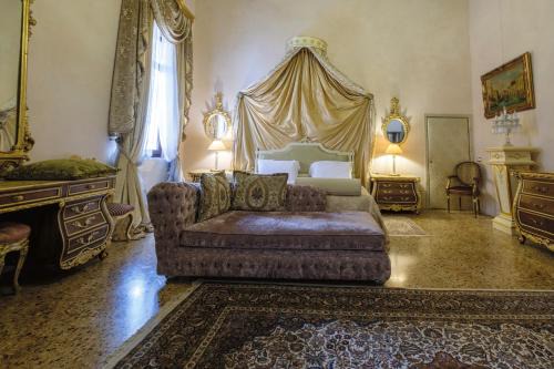 San Polo House | Palazzo Ca' Bernardo By Francesco Molon