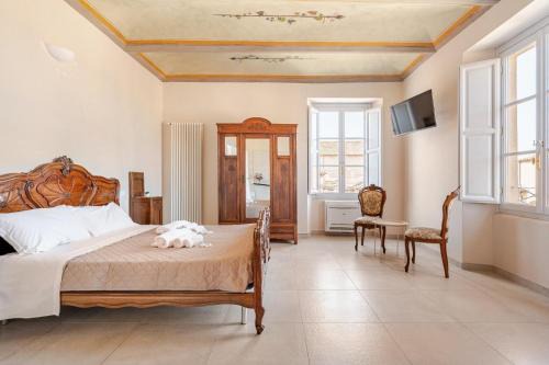 L'Aquila Apartment | PALAZZO PICALFIERI SUITE d EPOCA