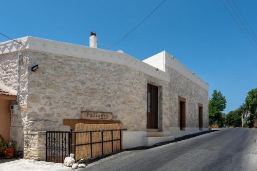 Faistos House | PALIAMA BY THE RIVER
