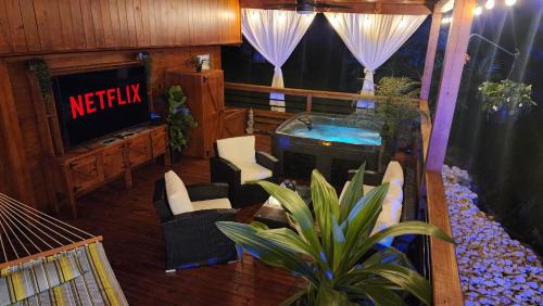 Aguada Apartment | Palm's Luxury Suite with Private Jacuzzi