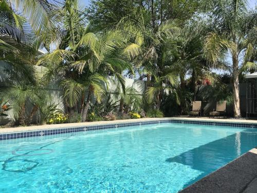 Southwest Anaheim House | Palm Villa Disneyland Pool 4 Bedroom 3 Bath HotTub