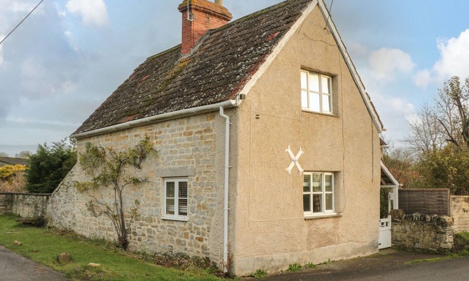 Hatch Beauchamp Cottage | PALMERS GREEN COTTAGE, pet friendly, with open fire in Wrantage
