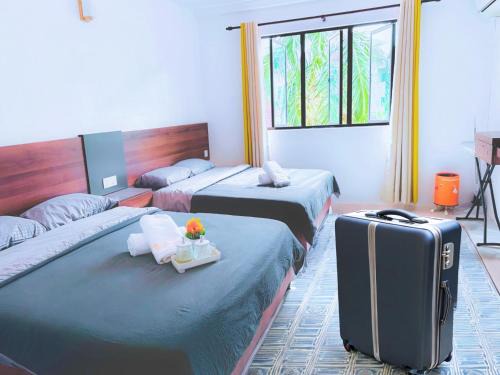 Pangkor Island Apartment | Pangkor Island Pool View Studio 2 Queen Beds 2 Min Walk to the Beach Free WiFi & Parking