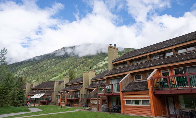 East Kootenay Resort | Panorama Vacation Retreat at Horsethief Lodge