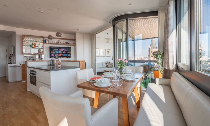 Altlerchenfeld Apartment | Panoramasuite mit Fernblick Über Wien