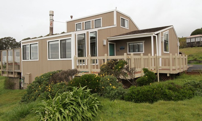 Sereno del Mar House | Panoramic Stunning ocean views, Hot tub, Dog friendly & a 5 min walk to Beach