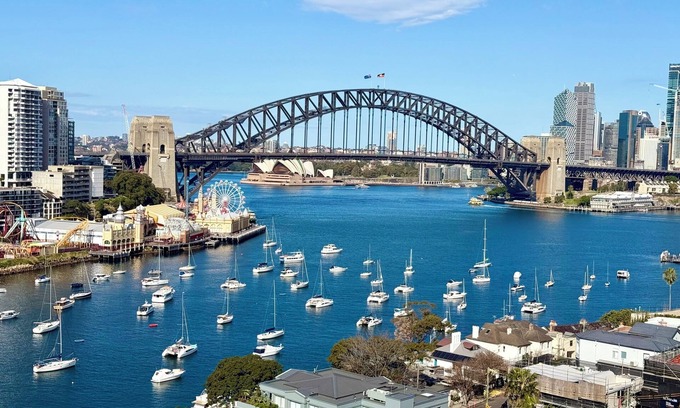 North Sydney Apartment | Panoramic Sydney Harbour Views from Luxury 1-Bedroom Apartment with Balcony