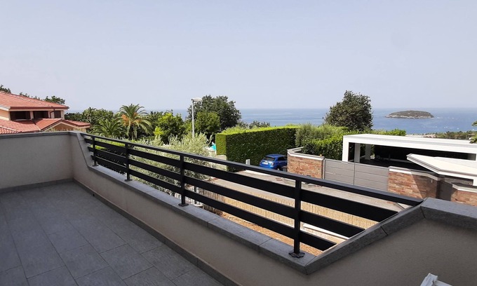 Diamante Villa | Panoramic villa with garden