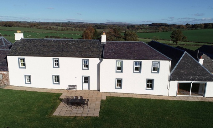 Mauchline Cottage | Pant Farmhouse - a house that sleeps 12 guests in 6 bedrooms