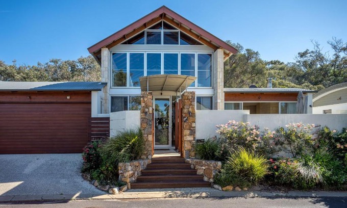 Naturaliste House | Paperbarks I Private Properties