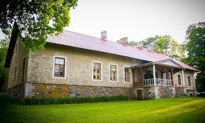 Jarva County House | Papli Beach Apartment with Seaview Balcony