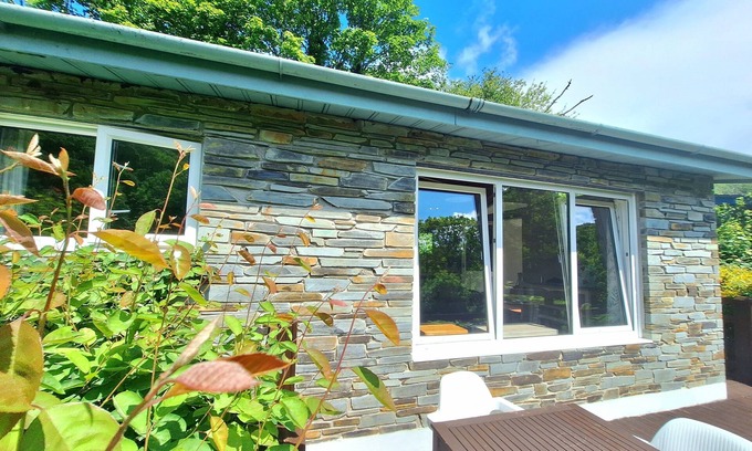 Saint Gennys Cottage | Parada Cottage@Mineshop Holiday Cottages, a woodland stroll to Crackington Haven
