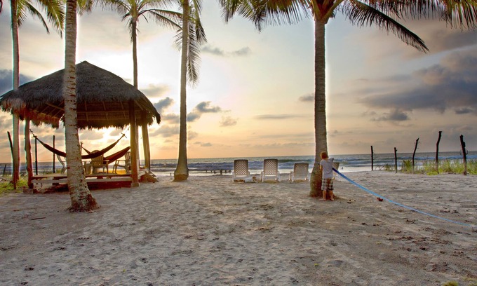 Mompiche House | Paradise Beachfront House, 5-bedroom, hut and beach beds in Isla Portete