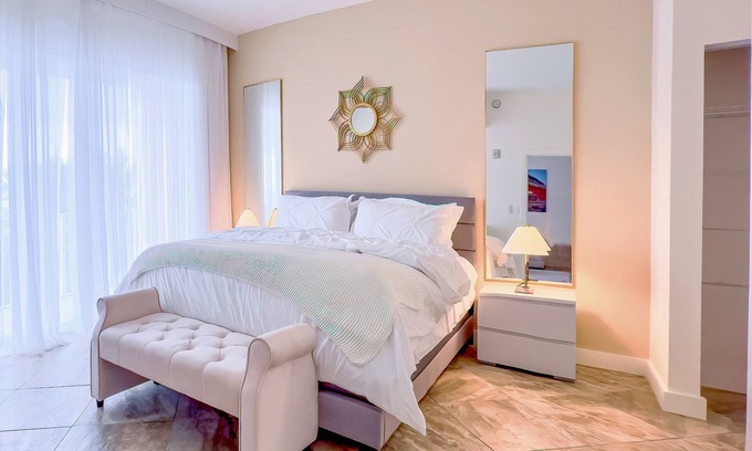 Lake Worth Condo | Paradise Deluxe - 2 bd Penthouse