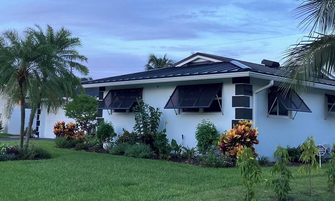 Tequesta House | Paradise @ It’s Best. Including Tesla Charge and Keurig Coffee Machine