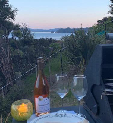 Tuateawa House | Paradise on the Hill