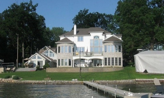 White Pigeon House | Paradise on the lake!