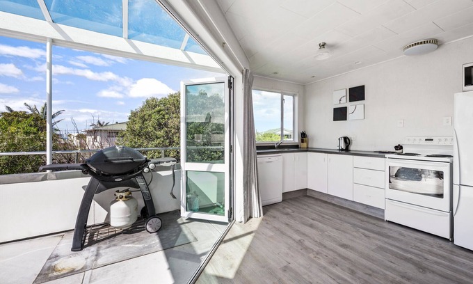 Waimarama House | Paradise Palms - Waimarama Holiday Home