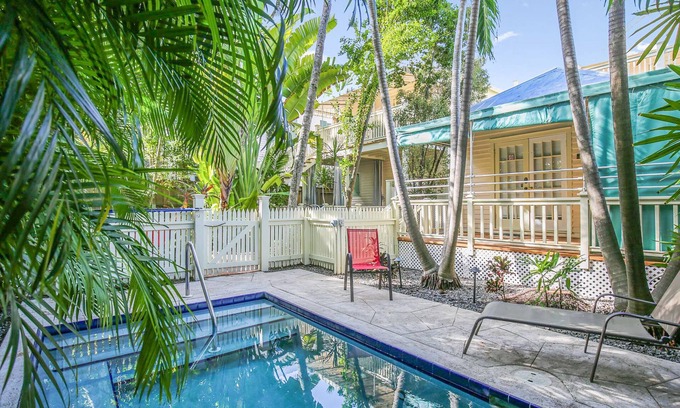 The Meadows House | Paradise Place by AvantStay | Key West Old Town Condo w/Shared Pool