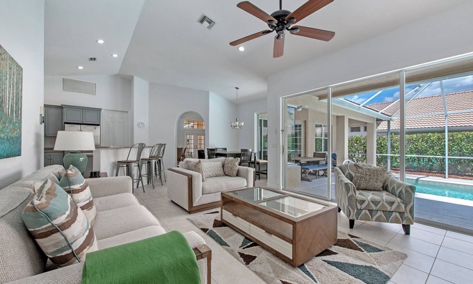 Central Naples House | Paradise Retreat! Saltwater Luxury Pool w/Hot Tub