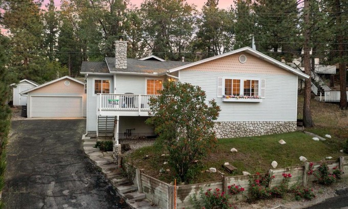 Fox Farm House | Paramount Paradise