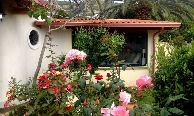 Parghelia Apartment | Parghelia: House with garden.
