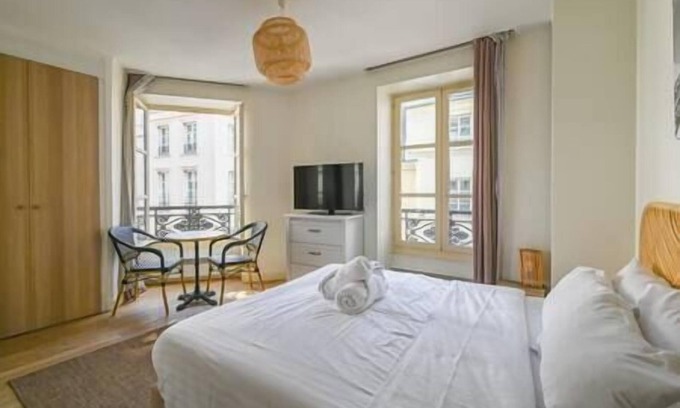 Gaillon Apartment | Paris, Opéra 3.lovely Parisien Apartment