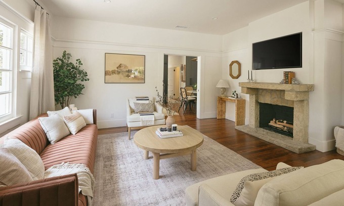 Historic Downtown Santa Barbara House | Park House Luxury Home Downtown in Theatre Arts District-2 bed 1.5 Bath