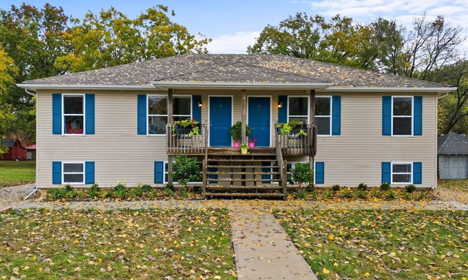 Richmond Apartment | Park Place #4 - Stylish Apartment Located Across From Park