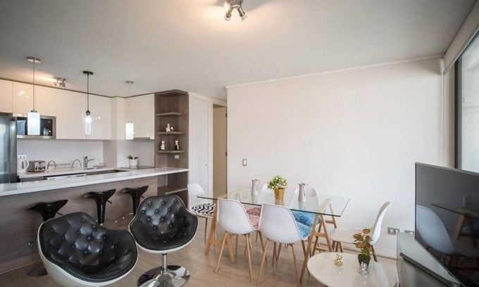 Vitacura Apartment | Park & Shop: Chic 2BR sleeps 6, Las Condes