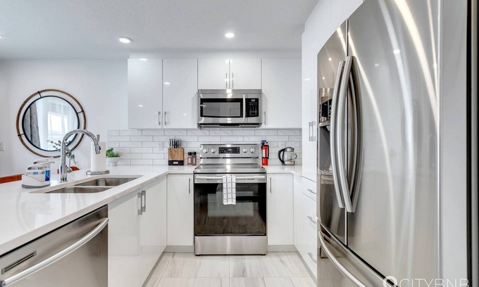 Southwest Edmonton House | Parkallen Guesthouse. Near U of A. Whyte Ave.