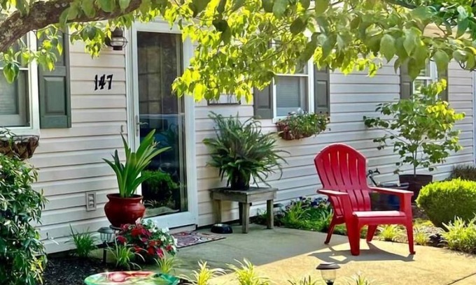 Aiken Apartment | Parkers Flat 147, Comfy and Cozy. Fully Furnished , Sparkling Clean .
