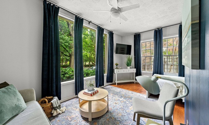 Midtown Apartment | Parkfront Edge – NEW! Chic Studio in Piedmont