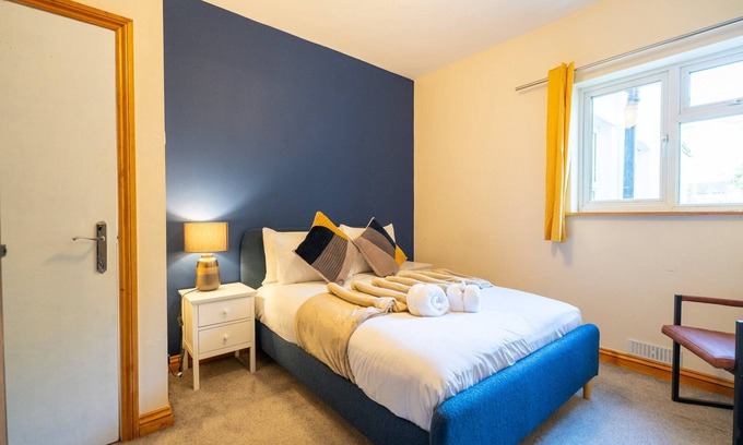 Bristol Apartment | Parking | Smart TV | Cozy Place
